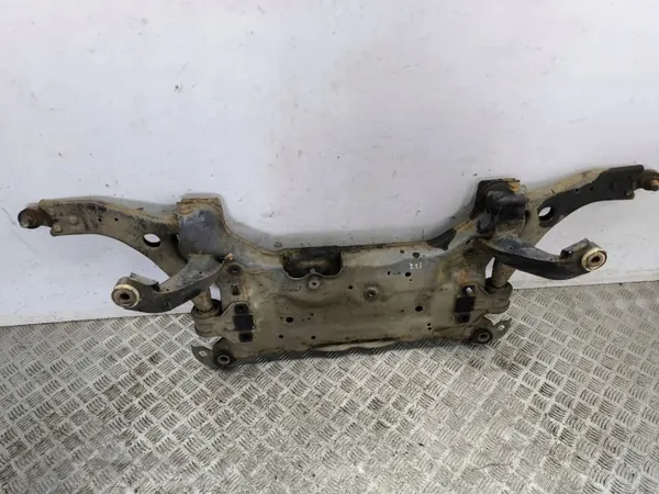 Ford Focus 2012 Framhjulsram OEM AMD133843 image 2