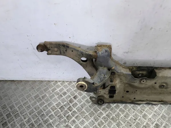 Ford Focus 2012 Framhjulsram OEM AMD133843 image 4