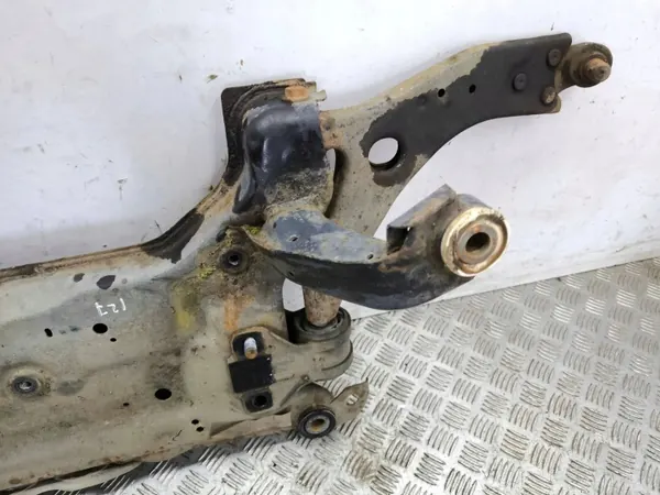 Ford Focus 2012 Framhjulsram OEM AMD133843 image 6