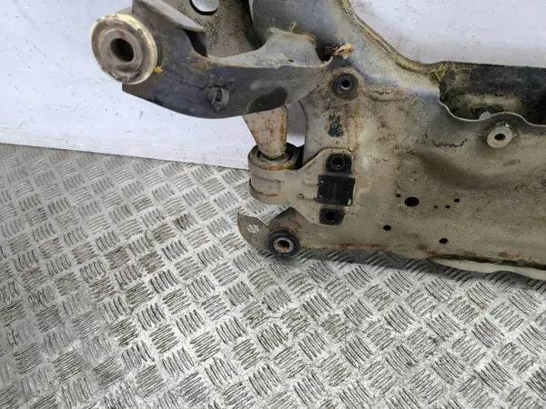 Ford Focus 2012 Framhjulsram OEM AMD133843 image 7