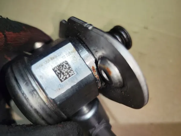 Brandstofinjectiepomp BMW F30 F32 F36 2.0 B 8604229 image 3