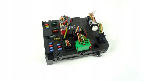 Caja de fusibles OEM 9657999780 Módulo BSI - Usado image 2