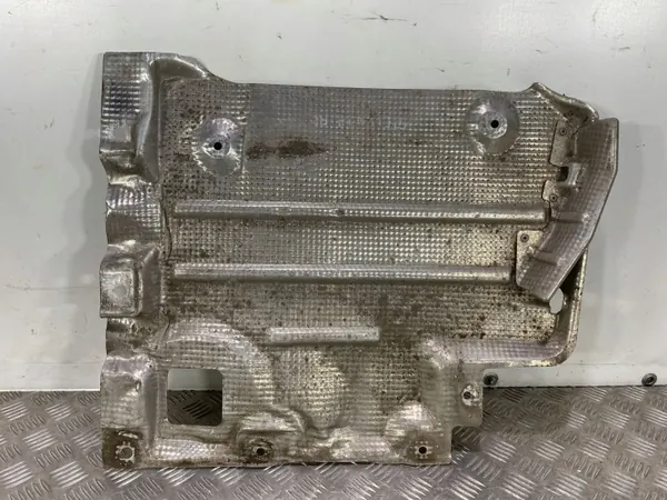 Alfa Romeo Stelvio moottorisuojus OEM 50552338 image 2