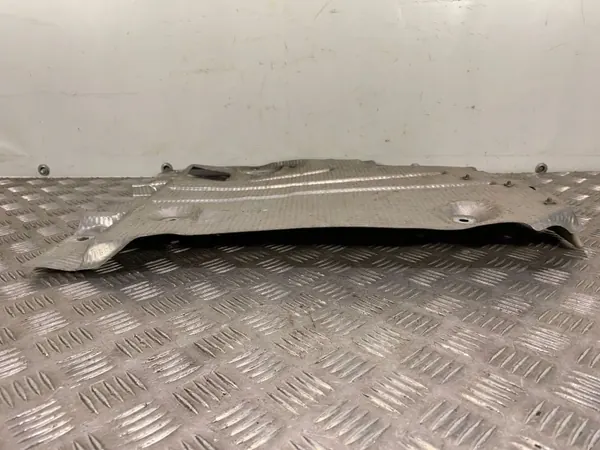 Alfa Romeo Stelvio moottorisuojus OEM 50552338 image 3