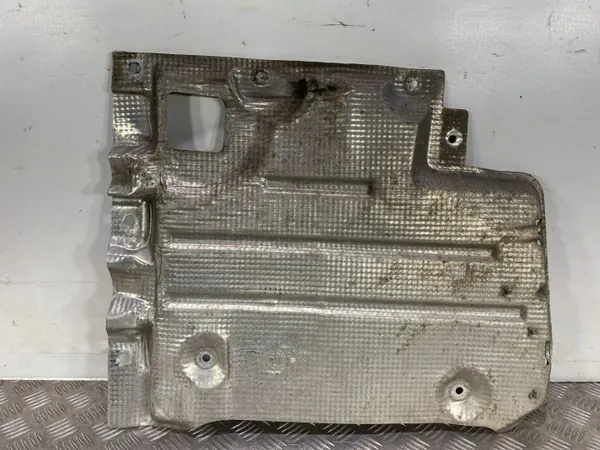 Alfa Romeo Stelvio moottorisuojus OEM 50552338 image 4