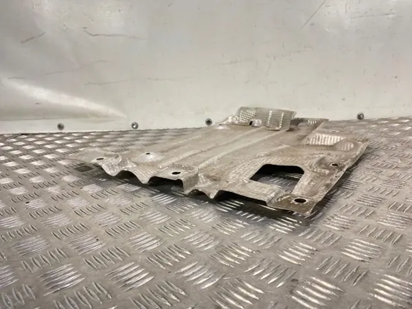 Alfa Romeo Stelvio moottorisuojus OEM 50552338 image 5