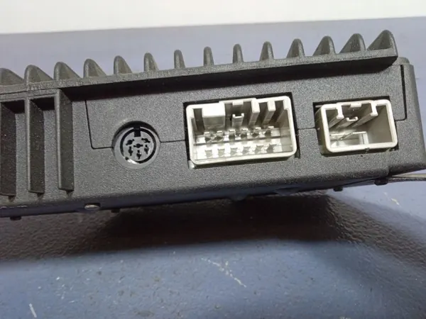 Volvo S80 I Radioversterker OEM 8673135 image 3