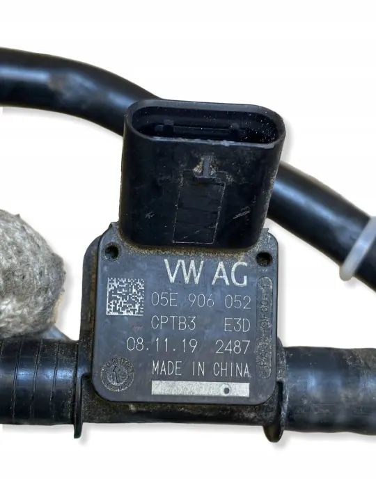 Manguera de vacío Volkswagen OEM 05E133366 - Usado image 10