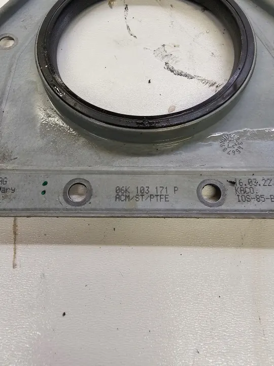 Veivaxelpackning OEM 06K103171P - Begagnad image 4