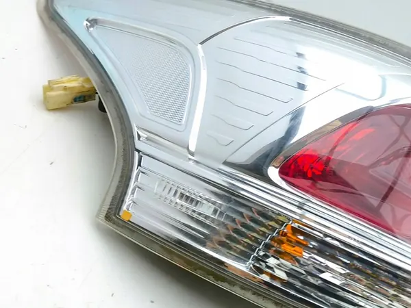 Luz trasera izquierda Mitsubishi Outlander 2013 image 6