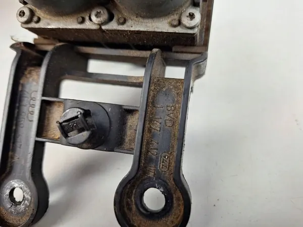 AUDI A6 C6 Verwarmingspomp Solenoïde 4F1959617A image 10