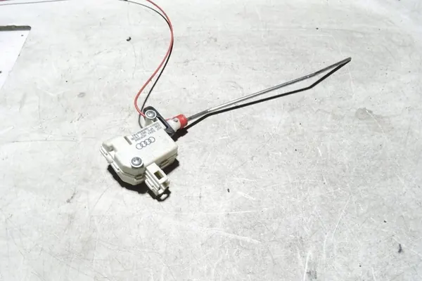 Bränsletanklock AUDI A6 (4F2, C6) 4F0862153B image 2