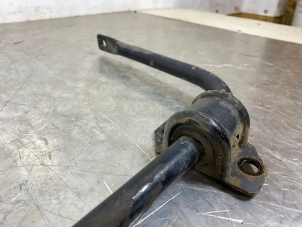 Barre stabilisatrice arrière Dodge RAM 2015 OEM P68061791AA image 5