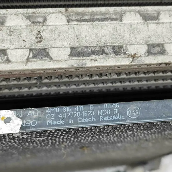 Pièce de refroidissement d'occasion OEM 4M0816411B Audi Q7 3.0L image 9