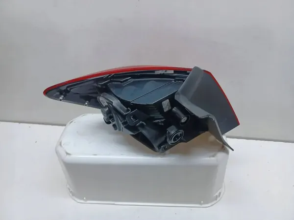 Luz trasera derecha Seat Leon III 5F HB image 3