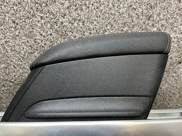 OEM 13411103 Liukuva keskikonsolin käsinoja musta image 3
