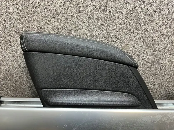 OEM 13411103 Liukuva keskikonsolin käsinoja musta image 4