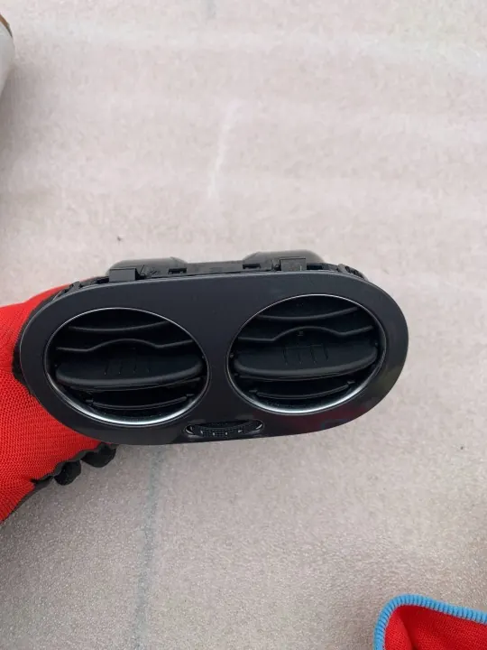 Taka-ilmakanavan mukiteline OEM 5N0819203A VW Tiguan image 3