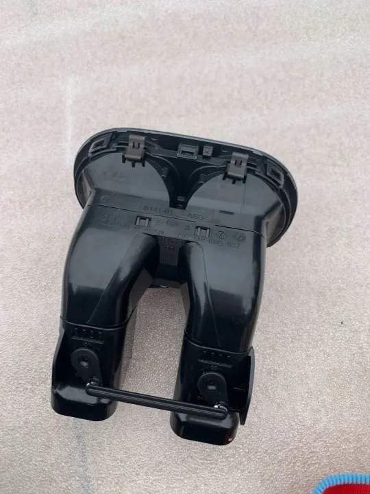 Taka-ilmakanavan mukiteline OEM 5N0819203A VW Tiguan image 4