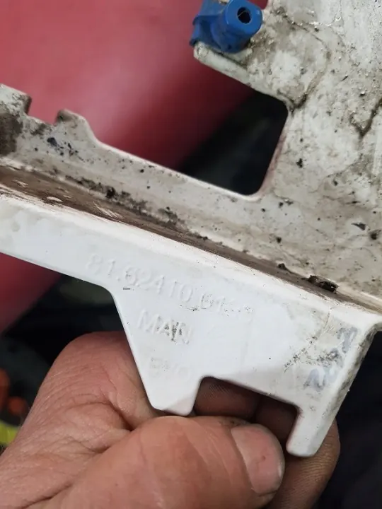 OEM 81624100193 Moldura pilar cabina izquierda MAN TGX image 3