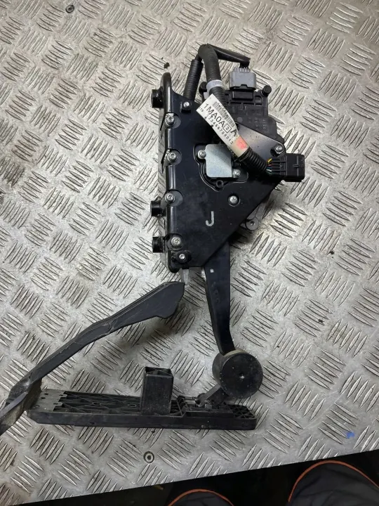 Infiniti Gaspedal OEM POR26634 - Gebraucht image 4
