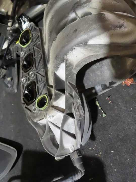 Coletor de admissão Seat Mii 1.0 MPI 04C133201H image 3