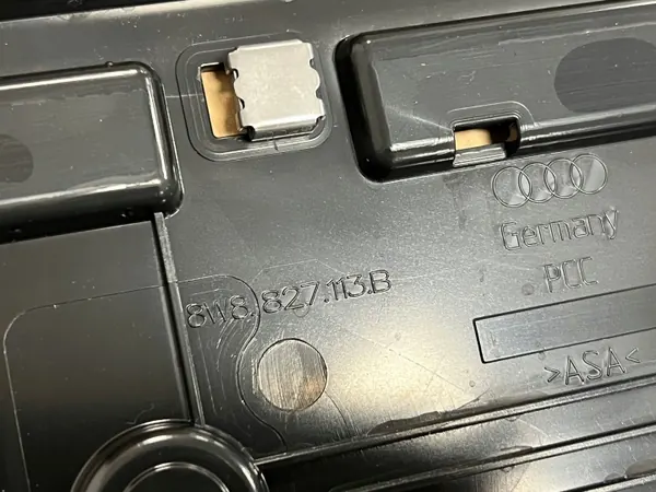Support de plaque Audi A5 8W OEM 8W8827113B image 3