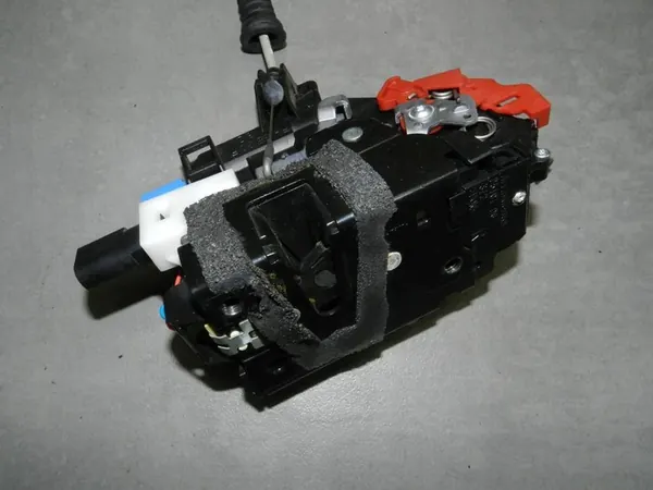 VW Phaeton Rechte Vorderverriegelung 3D1837016AD image 4