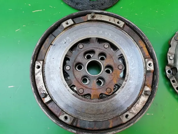 Volante de Dupla Massa BMW E90 318i 2.0 N46B20 image 4