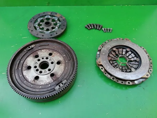 Volante de Dupla Massa BMW E90 318i 2.0 N46B20 image 6