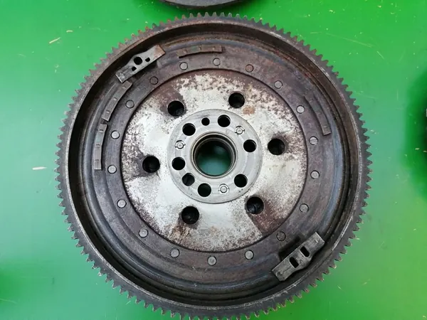 Volante de Dupla Massa BMW E90 318i 2.0 N46B20 image 8