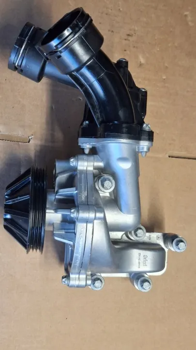 Bomba de agua con termostato OEM A6542011000 image 6