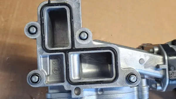 Bomba de agua con termostato OEM A6542011000 image 9