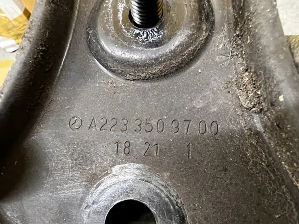 Kit de fixation traîneau arrière OEM A2233509700 Mercedes C image 4
