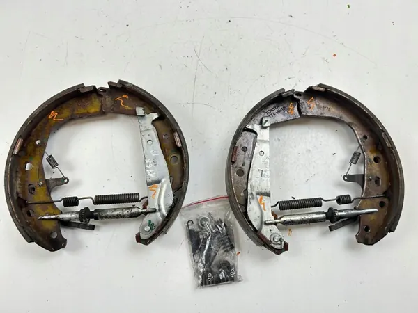 OEM MAM84405 Jarrupalat takana Toyota Hiluxille image 2