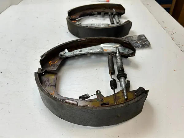 OEM MAM84405 Jarrupalat takana Toyota Hiluxille image 3