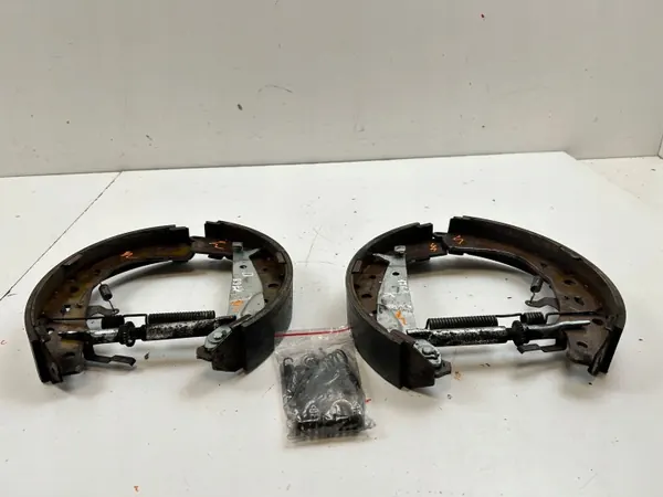 OEM MAM84405 Jarrupalat takana Toyota Hiluxille image 4