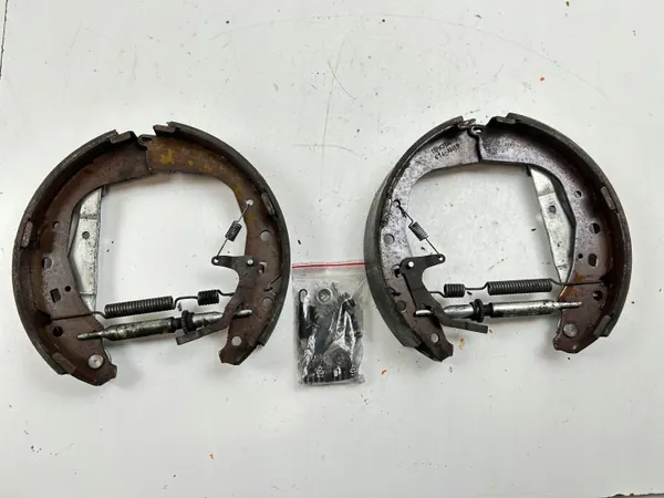 OEM MAM84405 Jarrupalat takana Toyota Hiluxille image 5