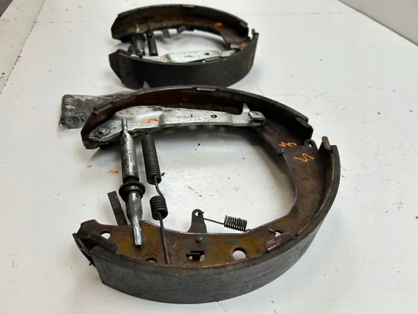OEM MAM84405 Jarrupalat takana Toyota Hiluxille image 6