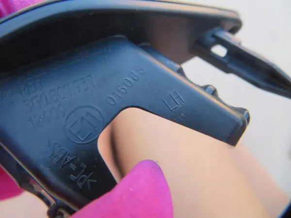 Washer Jet Cover Links VW Passat B8 2015-19 3G0807937 image 5