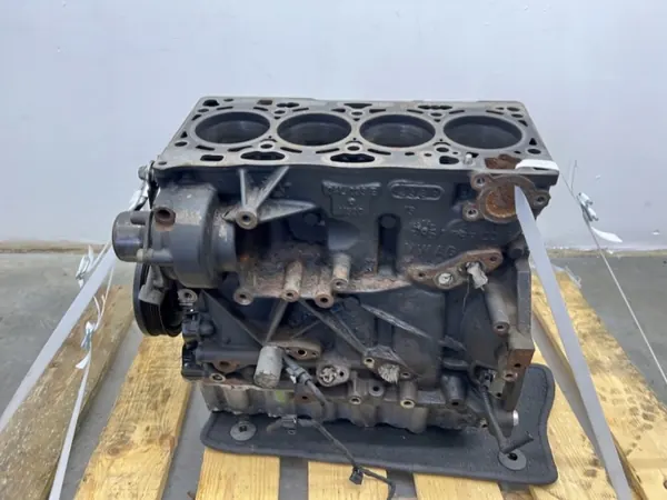 VW Passat B8 1.6 TDI Motorblock OEM MMAUTKO-28086-DCX image 9
