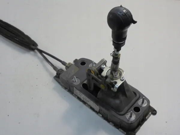 Audi A3 8P Vaihdevalitsin 1K0711049AR image 9