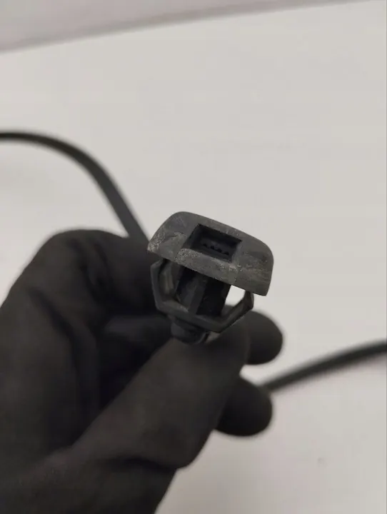 Tuyau de liquide de lave-glace Maserati GRAN TURISMO 2008 OEM 215396 image 3