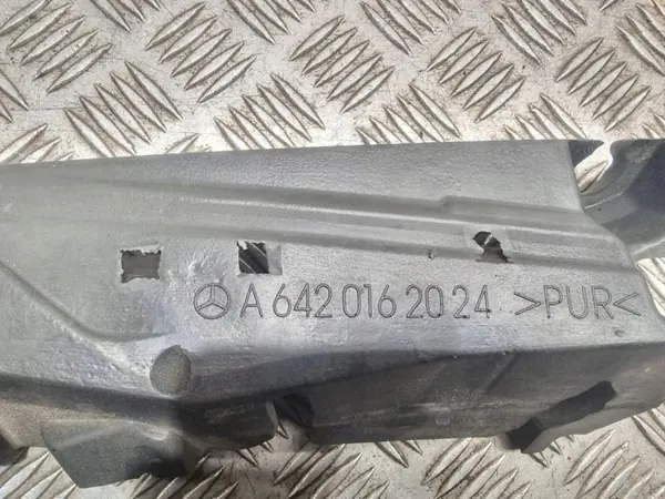 Moottoritilan osat OEM A6420162024 Mercedes-Benzille image 3