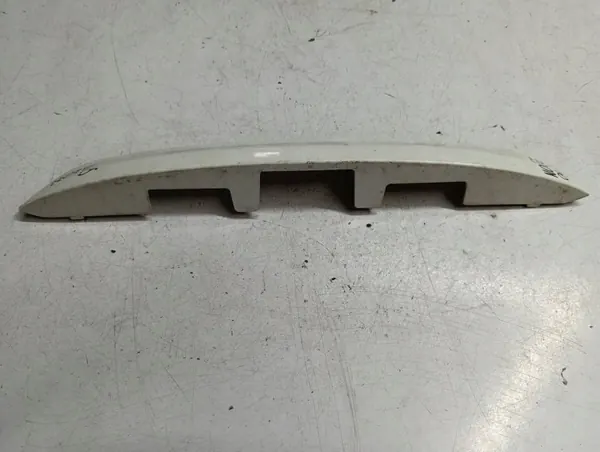 Nissan OE 9081039VU0A bakluckdekor image 2