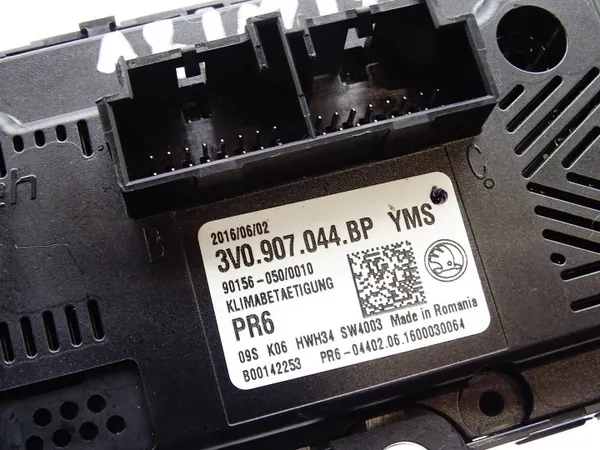 Skoda Superb III AC ventilationspanel OEM 3V0907044BP image 6