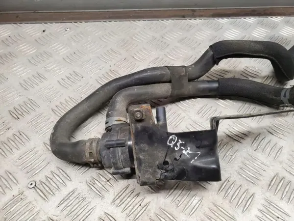 Pompe à eau Audi Q5 SQ5 OEM 8K0819546A - Occasion image 5