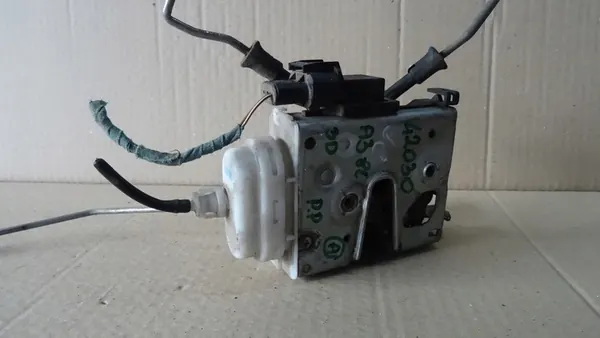 A3 8L Dörrlås Framsidan Höger 8L1837016A image 2