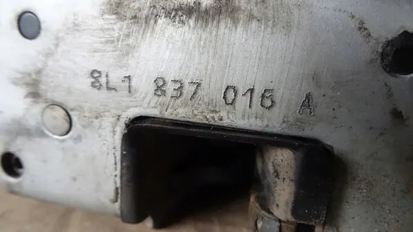 A3 8L Dörrlås Framsidan Höger 8L1837016A image 5