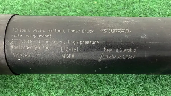 VOLVO XC60 II 2017+ Bakluckgasdämpare 32227614 image 5